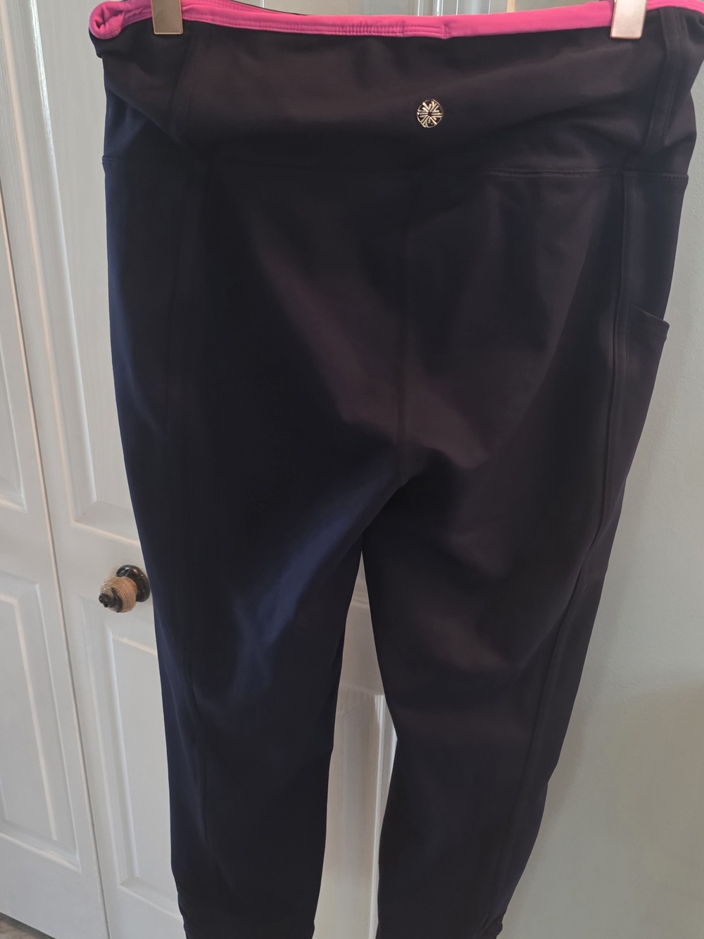 Lilly Pulitzer Navy Capri Leggings with Side Pocket - Picture 2 of 6